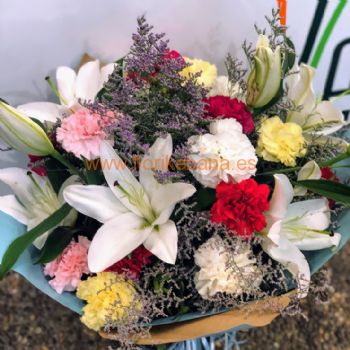 Ramo  rosas, lilium, pompom.